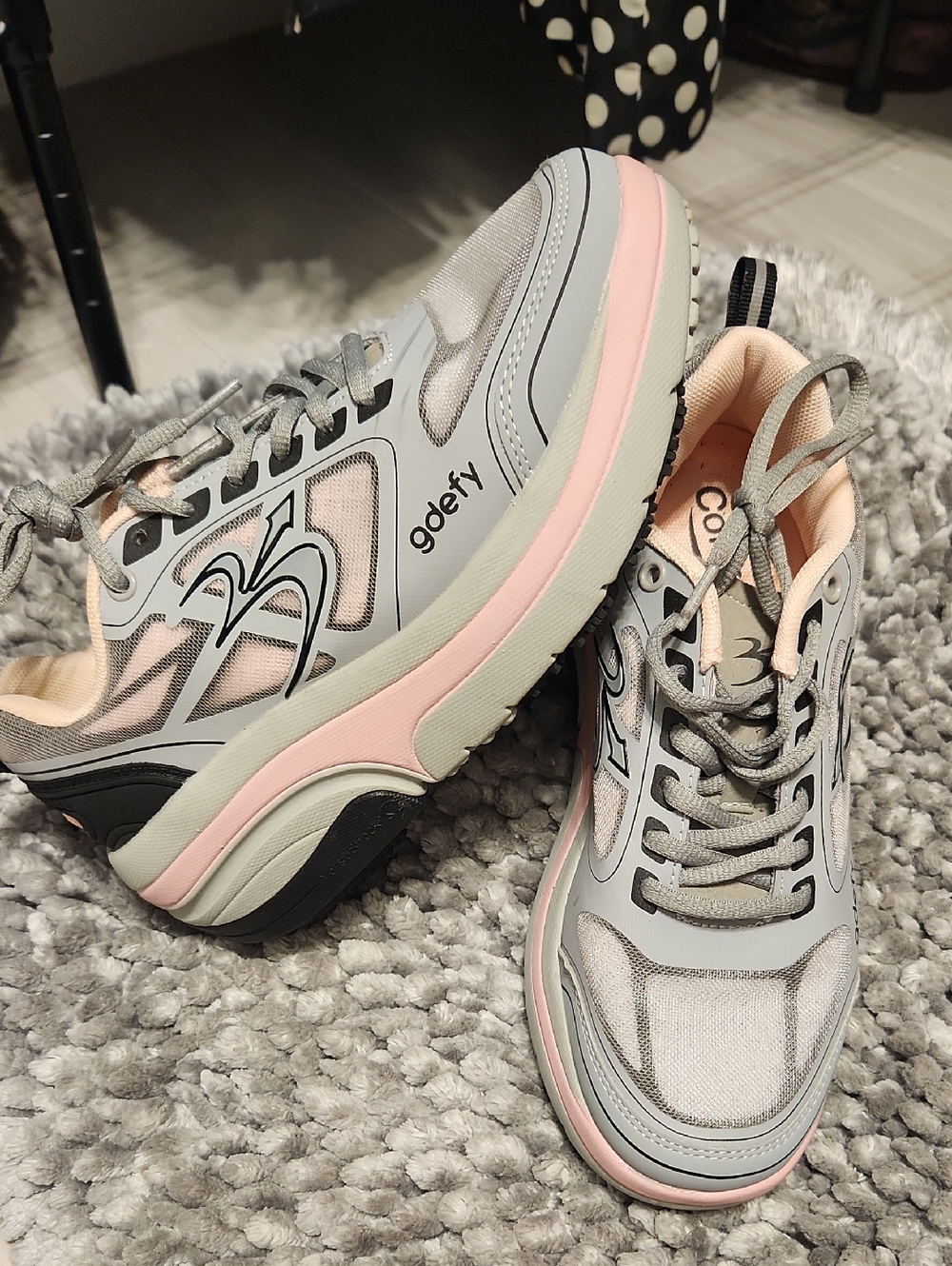 gdefy Sz 6.5 Like New Gray & Pink Women’s Athletic Sneakers